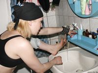 Feet - Oksana - 2004-05-11 Bike repairing