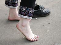 Feet - Oksana - 2004-06-01 In the city