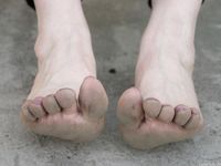 Feet - Oksana - 2004-06-01 In the city