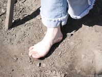 Feet - Oksana - 2005-04-07 Dirty feet in and outdoors