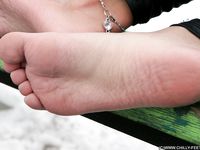 Feet - Oksana A - 2011-03-27 Barefoot oriental beauty