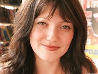 Feet - Olga A - 2010-10-20 Hot asphalt and high arches