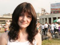 Feet - Olga A - 2010-10-20 Hot asphalt and high arches