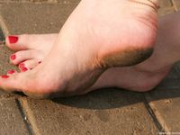 Feet - Olga A - 2010-10-20 Hot asphalt and high arches