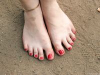 Feet - Olga A - 2010-10-20 Hot asphalt and high arches