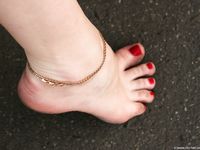 Feet - Olga A - 2010-10-20 Hot asphalt and high arches