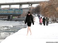 Feet - Olga D - 2011-11-27 Slender barefoot girl