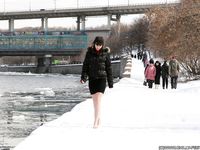 Feet - Olga D - 2011-11-27 Slender barefoot girl