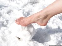 Feet - Olga D - 2011-11-27 Slender barefoot girl