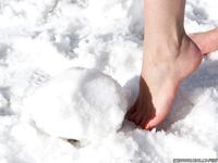 Feet - Olga D - 2011-11-27 Slender barefoot girl