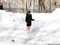 Feet - Olga D - 2011-11-27 Slender barefoot girl