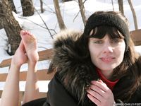 Feet - Olga D - 2011-11-27 Slender barefoot girl