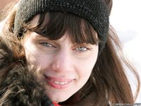 Feet - Olga D - 2011-11-27 Slender barefoot girl