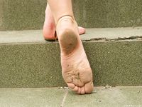 Feet - Olga E - 2014-06-18 A warm spring day