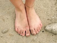 Feet - Olga E - 2014-06-18 A warm spring day