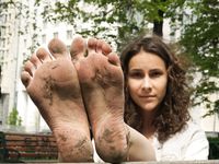 Feet - Olga E - 2014-06-18 A warm spring day