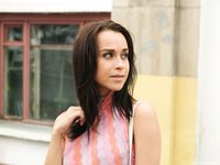 Feet - Olga F - 2015-11-13 A tiny barefoot girl