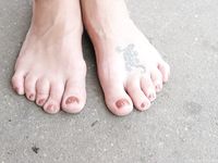 Feet - Olya - 2005-06-15 Charming barefoot girl