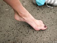 Feet - Olya with friends - 2006-02-15 Fire and glass test for bare feet