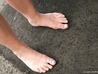 Feet - Olya with friends - 2006-02-15 Fire and glass test for bare feet