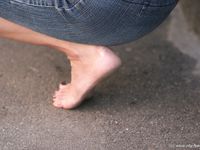 Feet - Olya with friends - 2006-02-15 Fire and glass test for bare feet