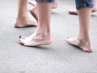 Feet - Olya with friends - 2006-02-15 Fire and glass test for bare feet