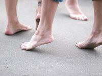 Feet - Olya with friends - 2006-02-15 Fire and glass test for bare feet