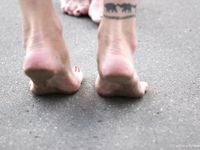 Feet - Olya with friends - 2006-02-15 Fire and glass test for bare feet