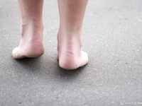 Feet - Olya with friends - 2006-02-15 Fire and glass test for bare feet