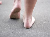 Feet - Olya with friends - 2006-02-15 Fire and glass test for bare feet