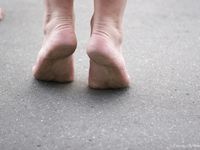 Feet - Olya with friends - 2006-02-15 Fire and glass test for bare feet