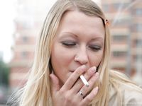 Feet - Olya with friends - 2006-02-15 Fire and glass test for bare feet