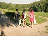 Feet - Olya with friends - 2006-02-15 Fire and glass test for bare feet