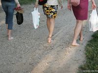 Feet - Olya with friends - 2006-02-15 Fire and glass test for bare feet