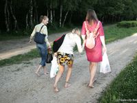 Feet - Olya with friends - 2006-02-15 Fire and glass test for bare feet