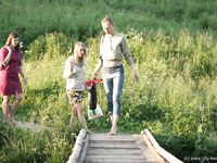 Feet - Olya with friends - 2006-02-15 Fire and glass test for bare feet