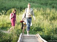 Feet - Olya with friends - 2006-02-15 Fire and glass test for bare feet