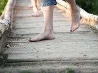 Feet - Olya with friends - 2006-02-15 Fire and glass test for bare feet