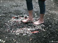 Feet - Olya with friends - 2006-02-15 Fire and glass test for bare feet