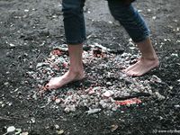 Feet - Olya with friends - 2006-02-15 Fire and glass test for bare feet