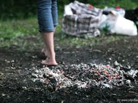 Feet - Olya with friends - 2006-02-15 Fire and glass test for bare feet