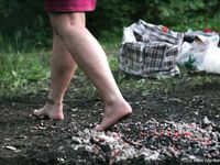 Feet - Olya with friends - 2006-02-15 Fire and glass test for bare feet