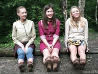 Feet - Olya with friends - 2006-02-15 Fire and glass test for bare feet