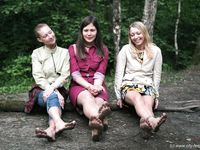 Feet - Olya with friends - 2006-02-15 Fire and glass test for bare feet