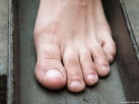 Feet - Sofia - 2008-08-14 Barefoot at home and outside