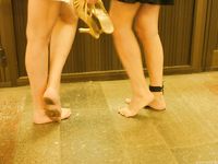 Feet - Sveta + Lena B - 2004-11-14 In the center of Moscow