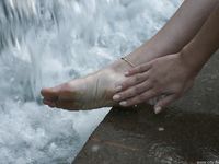 Feet - Sveta + Lena B - 2004-11-14 In the center of Moscow