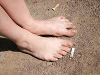 Feet - Sveta A - 2005-01-12 Barefoot city woman