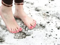 Feet - Sveta C- 2011-05-19 Barefoot redhead