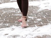 Feet - Sveta C- 2011-05-19 Barefoot redhead